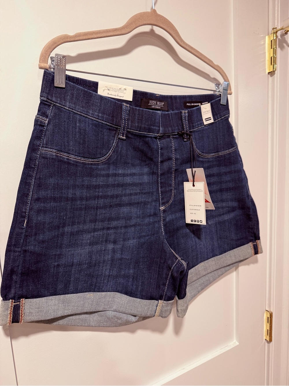 NWT Judy Blue Women’s Dark Wash High-Waisted Pull-On Denim Shorts - Size 1X - Picture 2 of 7